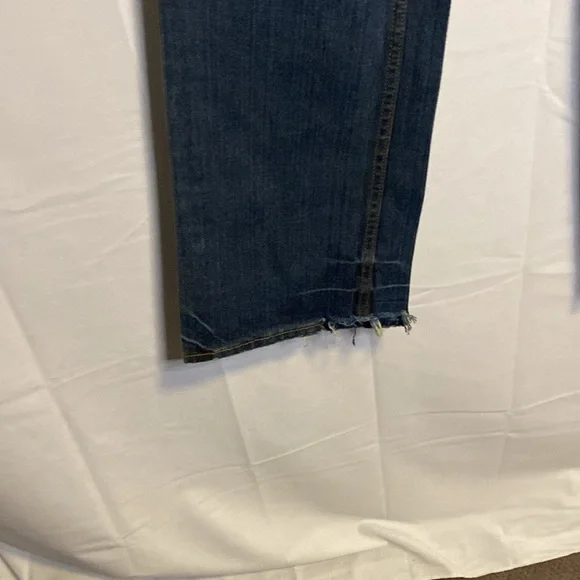 Gap boot fit distressed - Picture 3 of 9